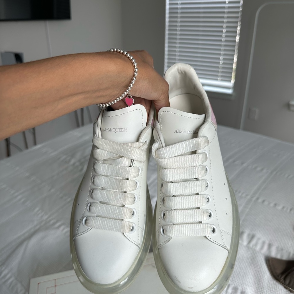 Women’s ALEXANDER MCQUEEN SZ 38 (8) - Picture 8 of 10
